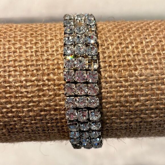 Francesca’s Sparkly 3 Layer Full Rhinestone Elastic Stretch Wrist Bangle Bracele - Picture 1 of 3